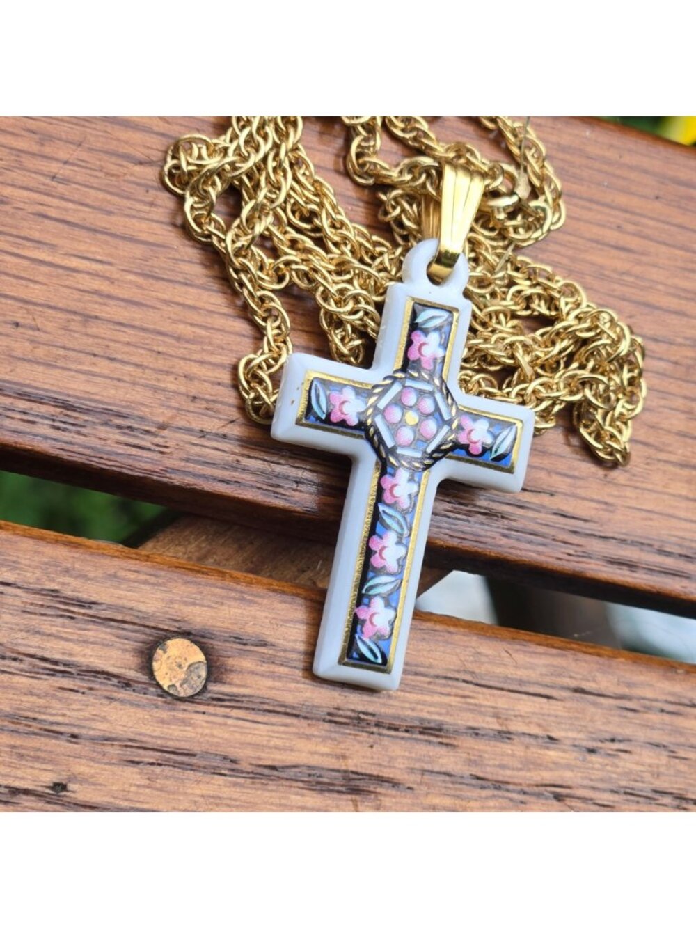 Vintage Ceramic Cross Pendant Necklace With Floral Painted Design & Gold-Tone Ch - Picture 5 of 12